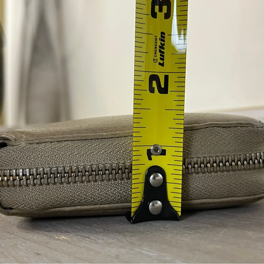 Gucci Soho Beige Leather Zip Around Wallet Tassel Logo Authentic 308364 Gifting - Picture 16 of 16